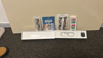 Apple Watch SE (2. Gen) 40mm Silver Alum   RIESIGES Zubehörpaket