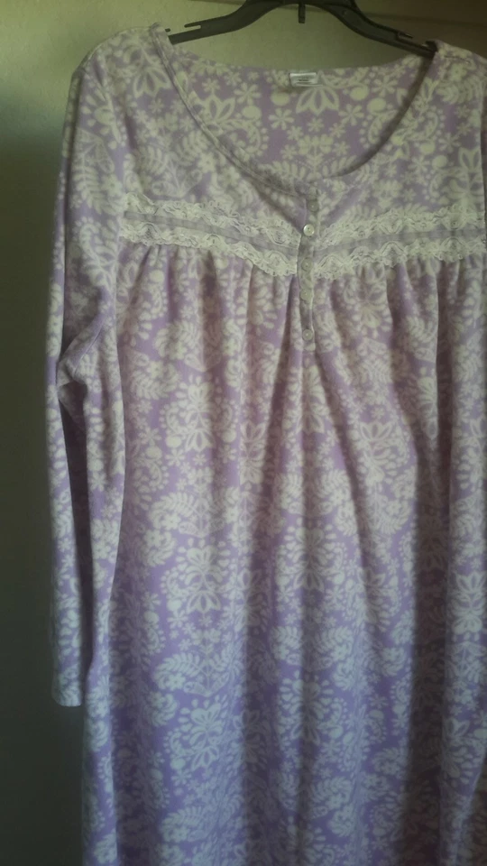 Camisón Pink by Victoria's Secret para mujer 2X 1/4 abotonados lila/blanco usado en excelente estado Foto 3 de 4