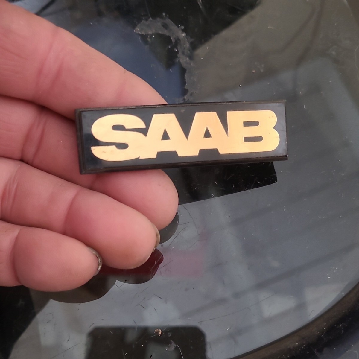 VINTAGE PLASTIC GOLD SAAB DASH EMBLEM | eBay