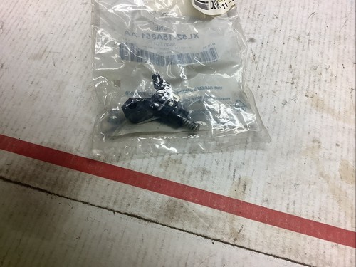 Ford Parking Brake Switch XL5Z-15A851-AA for 99-01 Explor/Mountaineer Ships Free - Picture 2 of 3