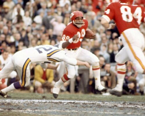 OTIS TAYLOR 8X10 PHOTO KANSAS CITY CHIEFS KC PICTURE NFL FOOTBALL VS VIKINGS