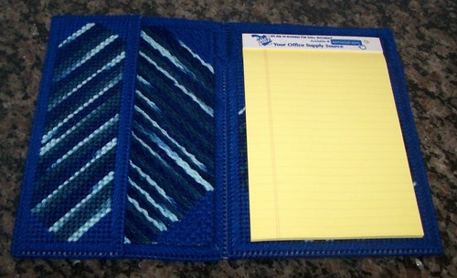 NEW Handmade 6x9 Plastic Canvas Memo Pad Holder + Memo Pad Blue Tones - Picture 2 of 2
