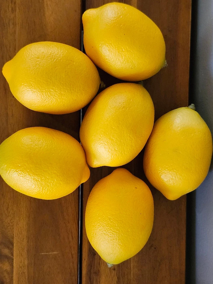 6 limones grandes de imitación ~ 4” L X 2,5” W ~ Love 🍋 Estos ~ Amarillo soleado brillante, decoración grande Foto 3 de 4