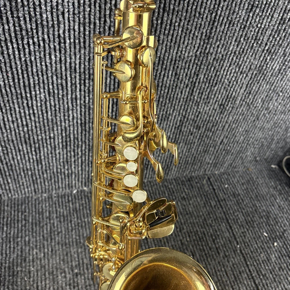 Saxofón alto Yamaha YAS-480 con estuche rígido y boquilla Premiere de Hite Foto 2 de 4