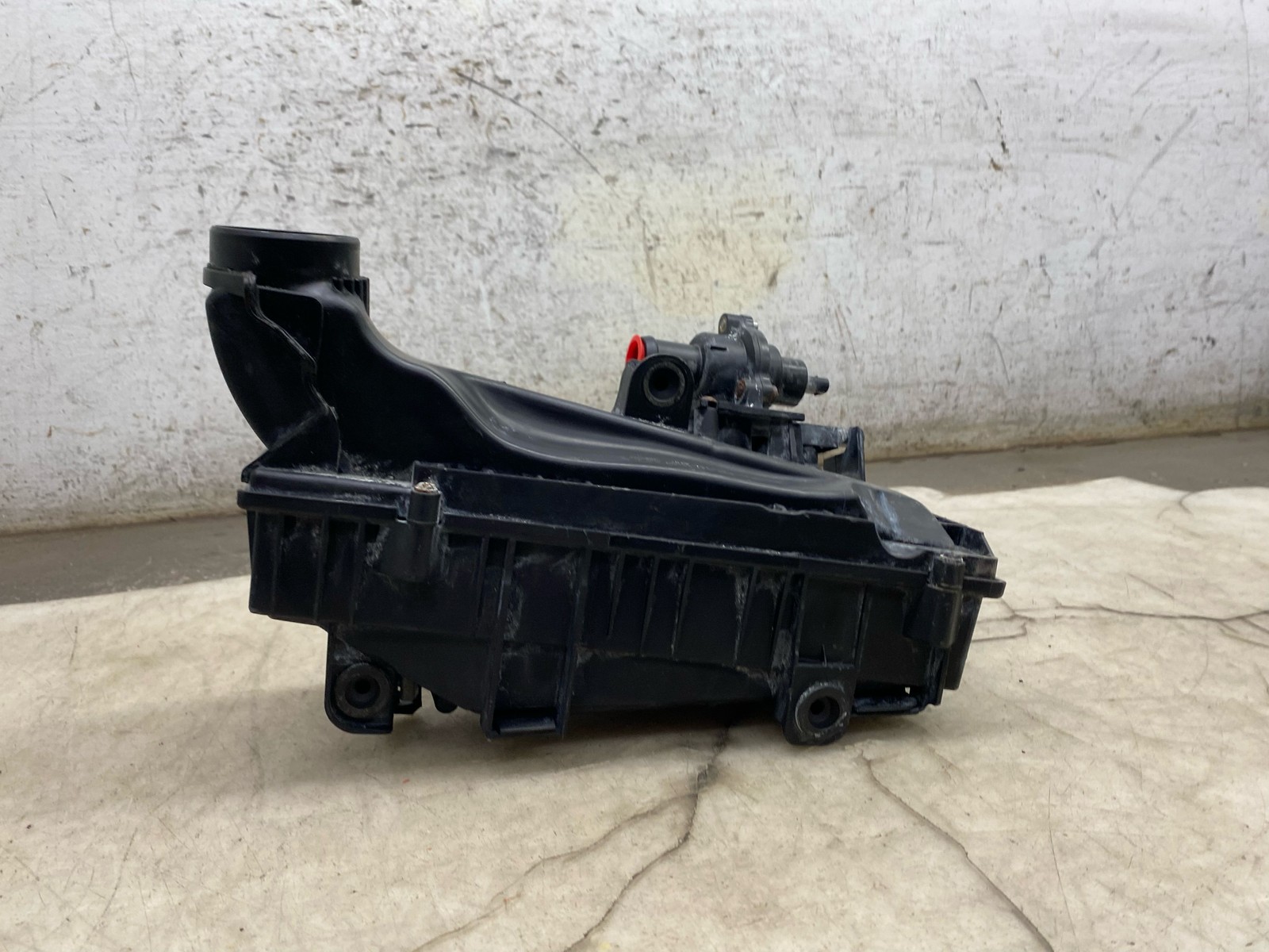 2020-2025 ASTON MARTIN DBX 4.0L RIGHT ENGINE AIR CLEANER FILTER BOX HOUSING OEM