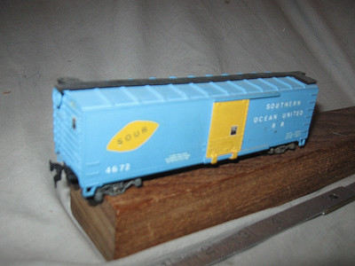 X4388 HO RARE TRAIN MINIATURE, SOUR 4672, SOUTHERN OCEAN UNITED RR, 40' BOX CAR