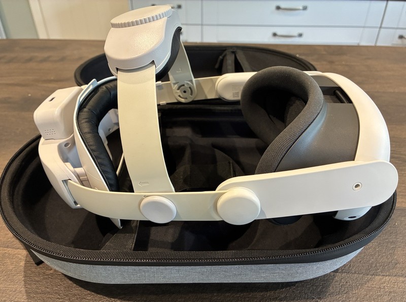 Meta Quest 3 512GB Virtual Reality Headset Bundle with Case & Battery Head Strap