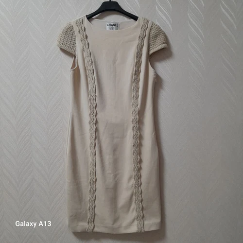 Abito Chanel taglia M. il colore è lattiginoso