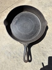 vintage Lodge Arc Logo No-Notch cast iron skillet #10 On Handle