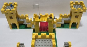 LEGO 375 - 2 Castle Nearly Complete - Missing 7 Parts & Some Stickers - 1978