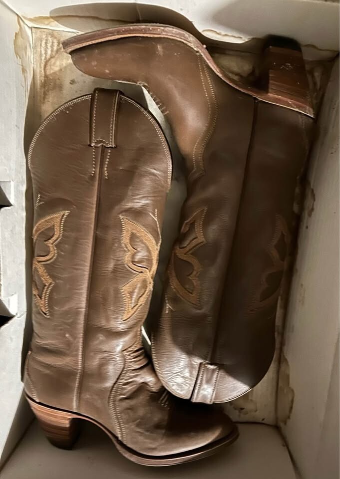 Vintage Justin’s Leather butterfly inlay cowboy boots size 6 1/2 C