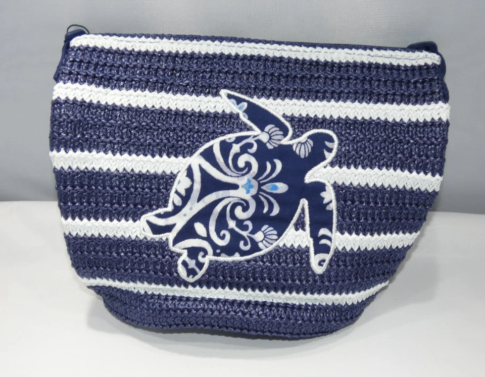 Bandolera Vera Bradley Cubo de Paja Acero Azul Medallón Azul y Blanco Tortuga Nueva con Etiquetas