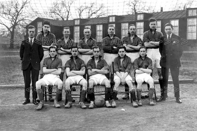 fyy-93 High School Football Team, Bramley, West Leeds, Yorkshire 1924-25. Foto