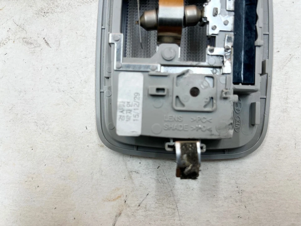 16-20 KIA SORENTO MALETERO COMPARTIMENTO DE CARGA TECHO CÚPULA LUZ INTERIOR LÁMPARA OEM Foto 4 de 4