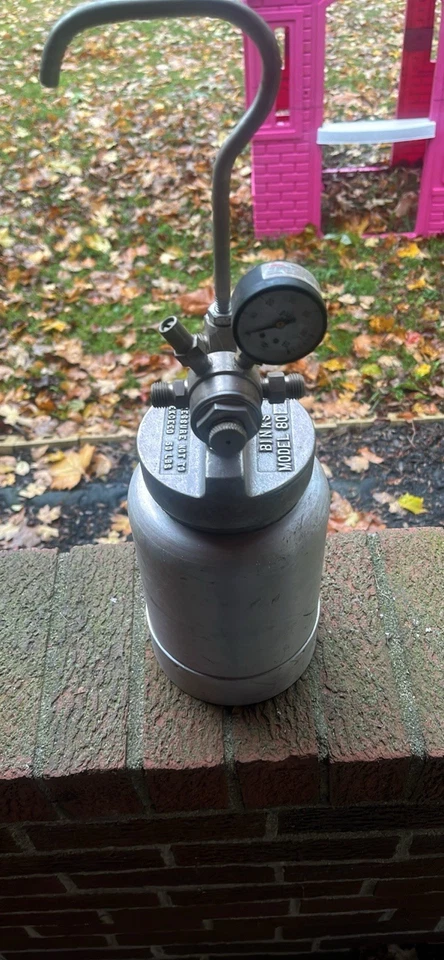 Pulverizador de pintura Binks modelo 80 contenedor de taza a presión de 2 cuartos de galón Foto 2 de 2