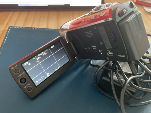 Panasonic SDR-S50 Handheld camcorder red With Charger And SD CARD - Picture 7 of 9