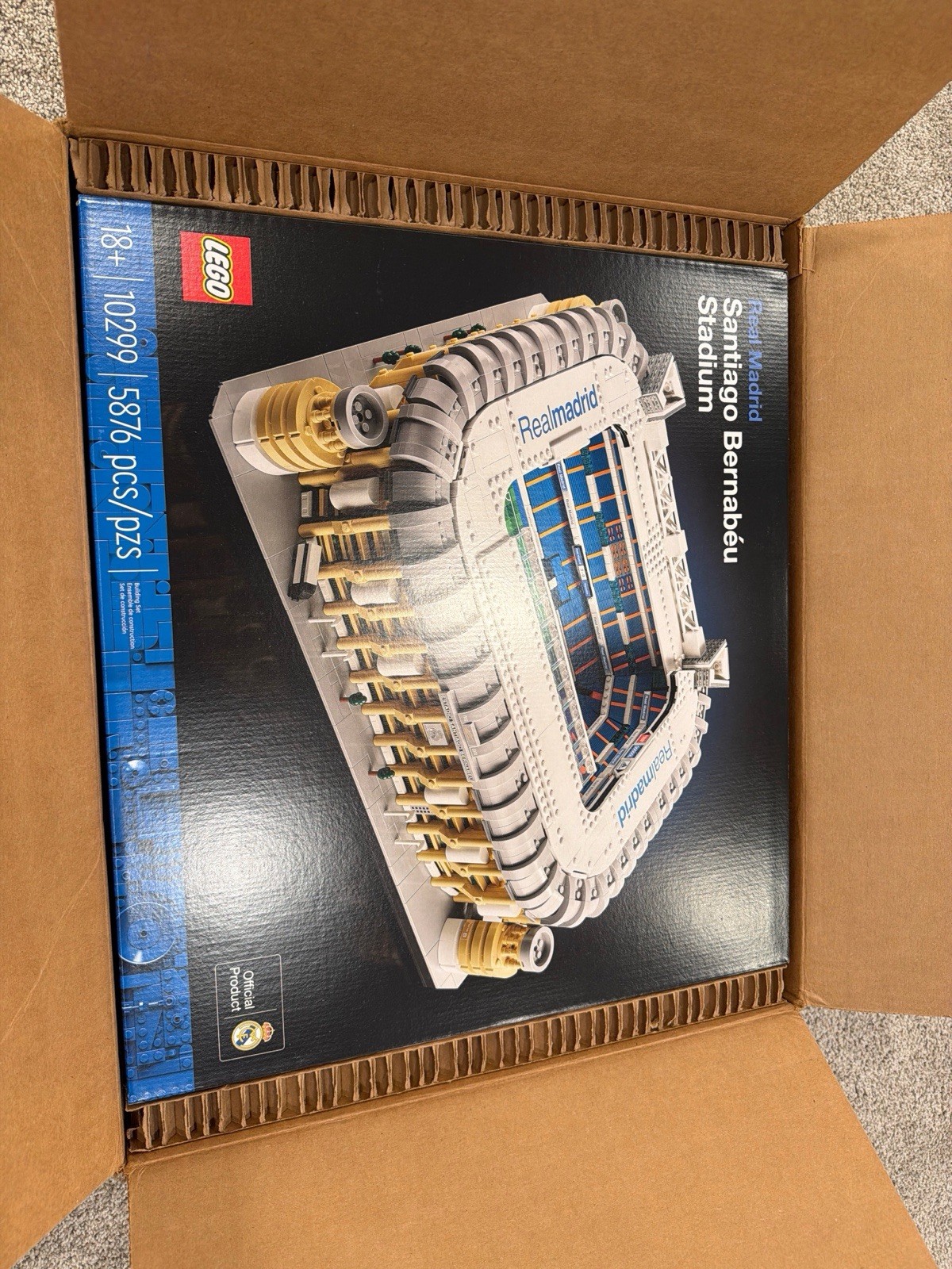 LEGO Icons Real Madrid Santiago Bernabéu Stadium 10299 RETIRED BOX DAMAGE - NEW