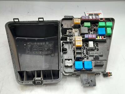 12 - 14 Hyundai Genesis Sedan Engine Fuse Box Junction Block