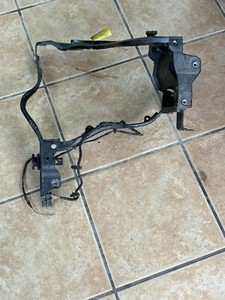 2013 Mercedes CLS550 Front Right Passenger Headlight Support Bracket OEM