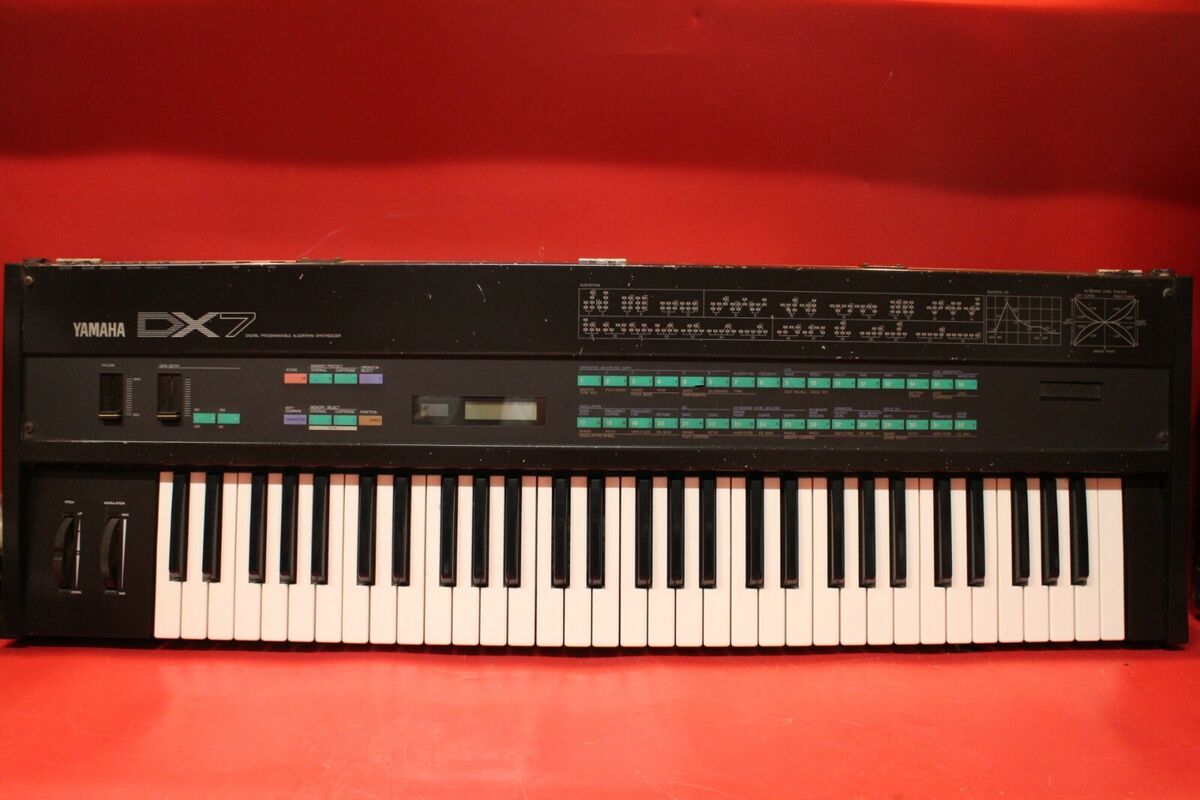 USED Yamaha DX 7 Synthesizer Keyboard DX7 Worldwide shipment USED Yamaha DX 7 Synthesizer Keyboard DX7 Worldwide shipment
