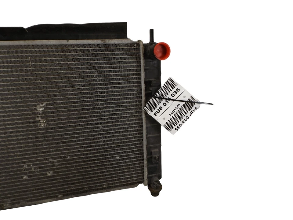 2005-2010 Pontiac G6 Engine Radiator Used OEM 52495681 - Imagem 3 de 4