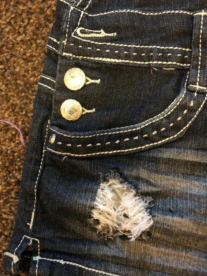 Short jeans feminino júnior Almost Famous premium desgastado azul escuro tamanho 3 - Imagem 3 de 4