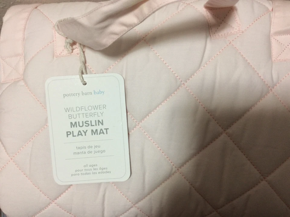 Alfombra de juego Pottery Barn Kids flor silvestre mariposa muselina nueva con etiquetas rosa 36" redonda Foto 2 de 2