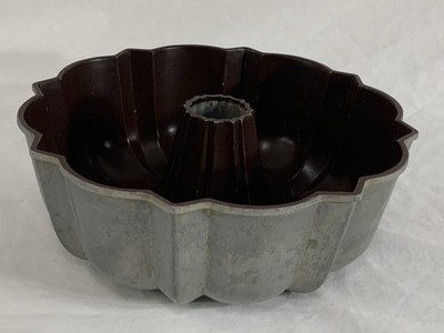 Genuine BUNDT Brand Fluted Cake Pan High Quality Aluminum 10''x4'' by Nordic Ware