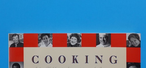 COOKING WITH MASTER CHEFS BY JULIA CHILD, SOFTCOVER, SIGNED - Picture 9 of 23