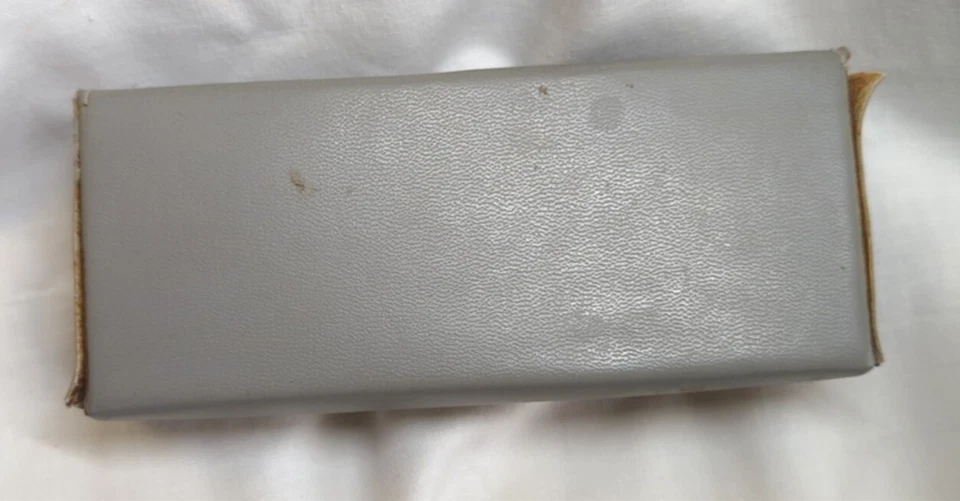 Estuche/Caja para Gafas de Sol Cazal 6"x2.5"x1.25" Gris Semiduro DE COLECCIÓN Foto 2 de 4