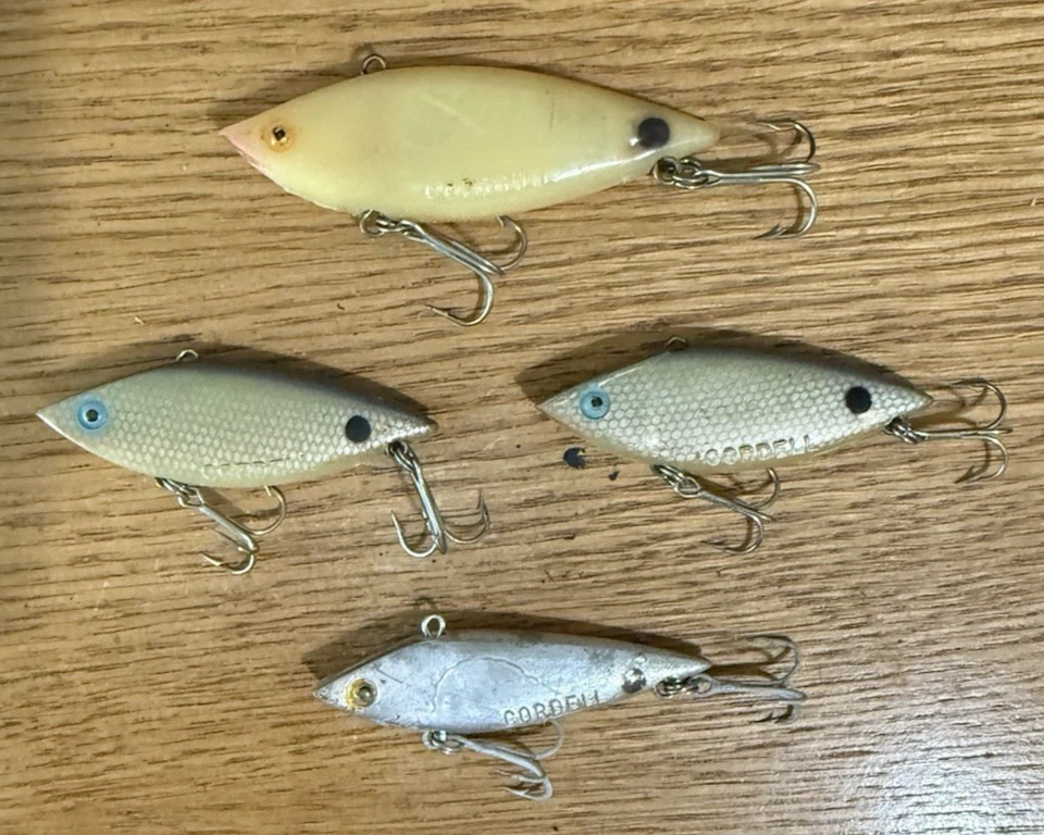 批量 4 件 - 复古 Cotton Cordell Spot 鱼饵 - 3 种尺寸和颜色 — 第 2/4 张图片