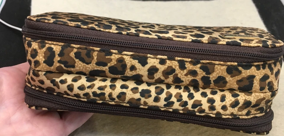 DE COLECCIÓN NINE WEST COSMÉTICO/MAQUILLAJE-ESTUCHE PARA GAFAS-IMITACIÓN LEOPARDO Foto 3 de 4