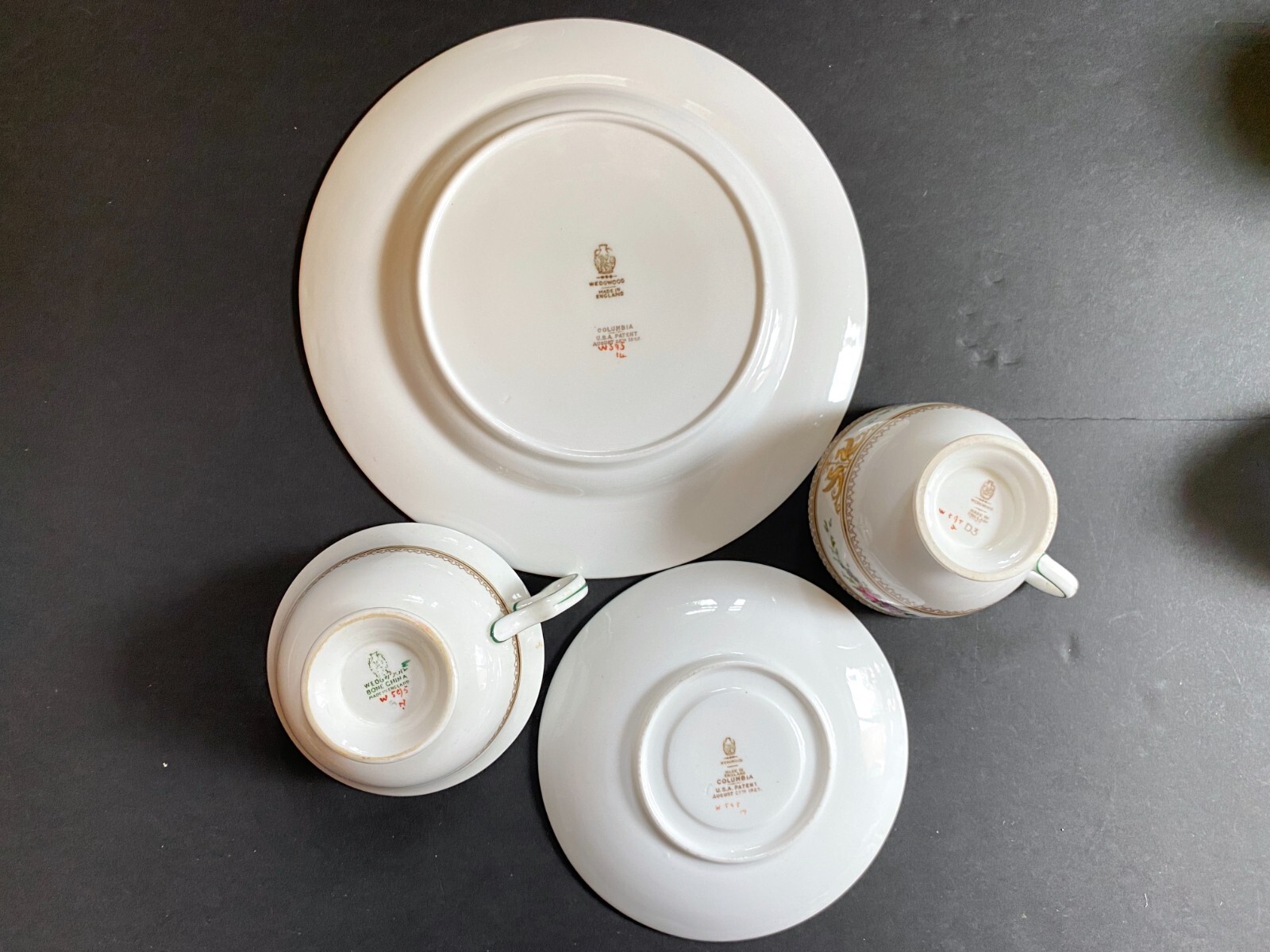 Ca. 1925 Wedgwood "Columbia" bone china dinnerware for 12, 58 pieces, exquisite