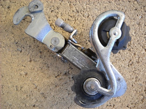 **1970`s SHIMANO SKYLARK REAR DERAILLEUR REAR AXLE SLOT FITTING GOOD CONDITION* - Picture 2 of 3
