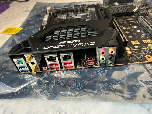 EVGA Z390 Dark Intel LGA 1151 EATX Gaming Motherboard WIFI 131-CS-E399-KR - Afbeelding 5 van 8