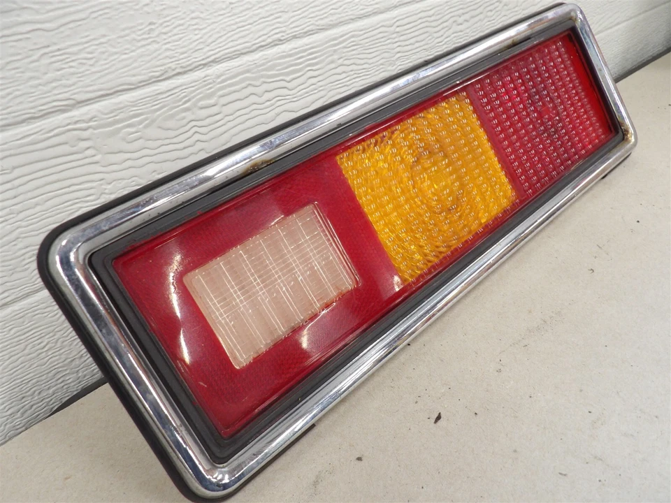ЗАДНИЕ ФОНАРИ СО СТОРОНЫ ПАССАЖИРА ПОД ПРАВУЮ РУКУ В СБОРЕ CHEVY CHEVETTE ACADIAN 1976-1979 OEM - Изображение 3 из 4