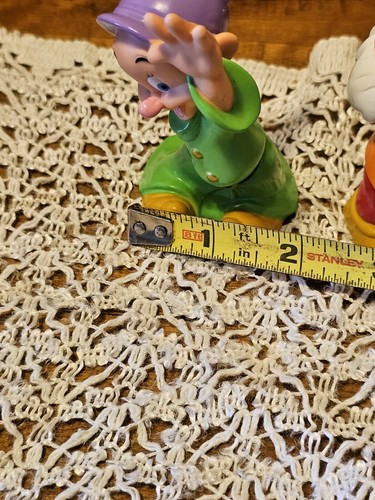 2 DISNEY Snow White SEVEN 7 DWARFS Figure DOPEY/SNEEZY PVC Figurine Vintage Toy - Picture 8 of 8