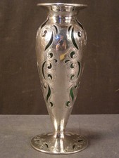 Jarrón vintage grueso de plata de ley con recubrimiento de vidrio verde grabado reticulado