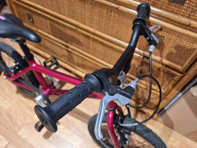 Fahrrad Lenker schwarz Gummigriffe (2 Paar) Restposten Islabikes Cnoc Rothan 19mm