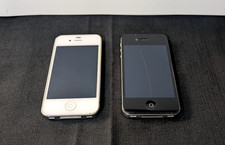 Lot of 2 iPhone 4S A1387   For Parts/Repair   Cracked Glass 16GB  8GB
