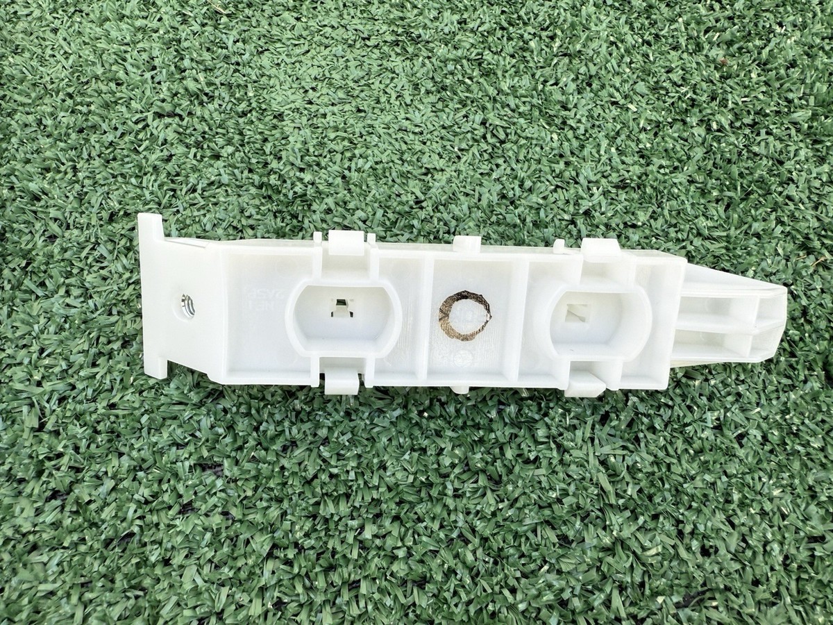 2006-2013 Suzuki Grand Vitara Front Bumper Retainer Bracket