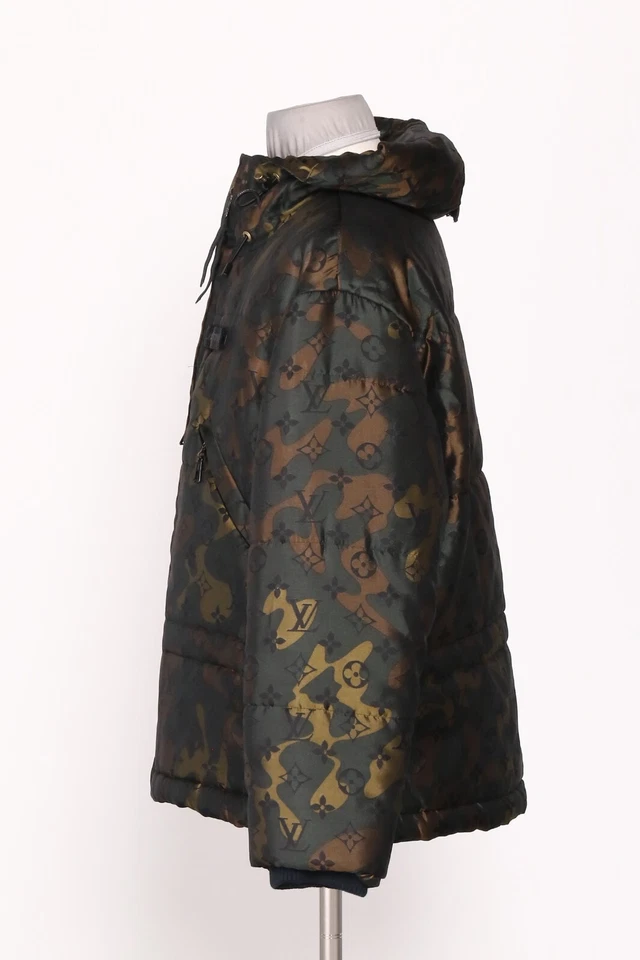 7686/LOUIS VUITTON CHAQUETA CAMOFLAGE DE NAILON Y SEDA PARA NIÑOS con CAPUCHA talla 8 años Foto 4 de 4