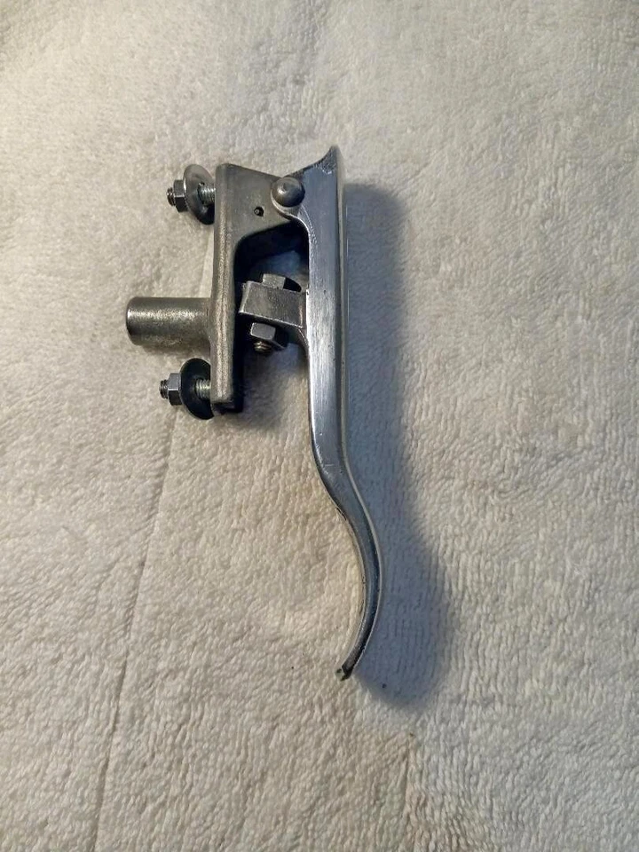 Maserati 3500GT, 3500GT Spyder, Sebring II, Mistral -palanca de liberación de capó original Foto 3 de 4