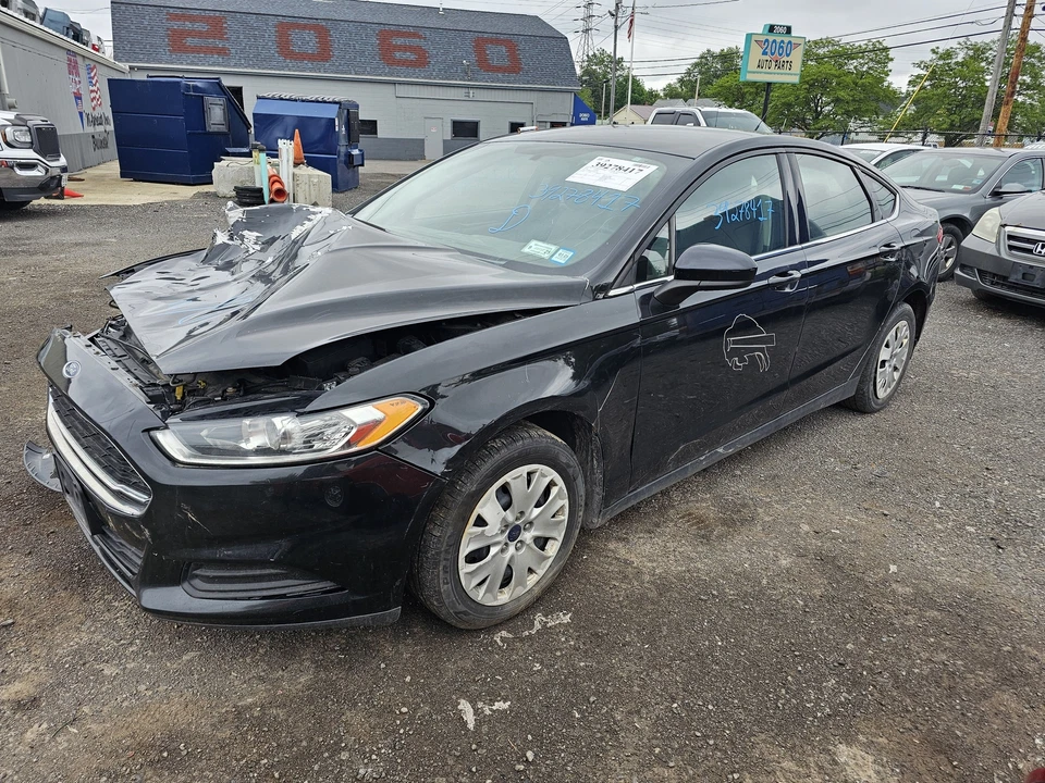 Cubierta de rueda usada se adapta a: Ford Fusion 2014 16`` 10 radios 5 radios V grado C Foto 2 de 4