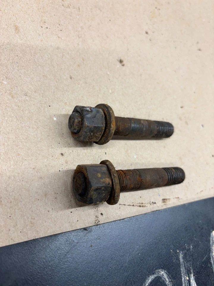 Dodge D350 W350 1981 83 84 86 1987 4x4 Dana 60 hojas soportes de resorte pernos de montaje OE Foto 3 de 4