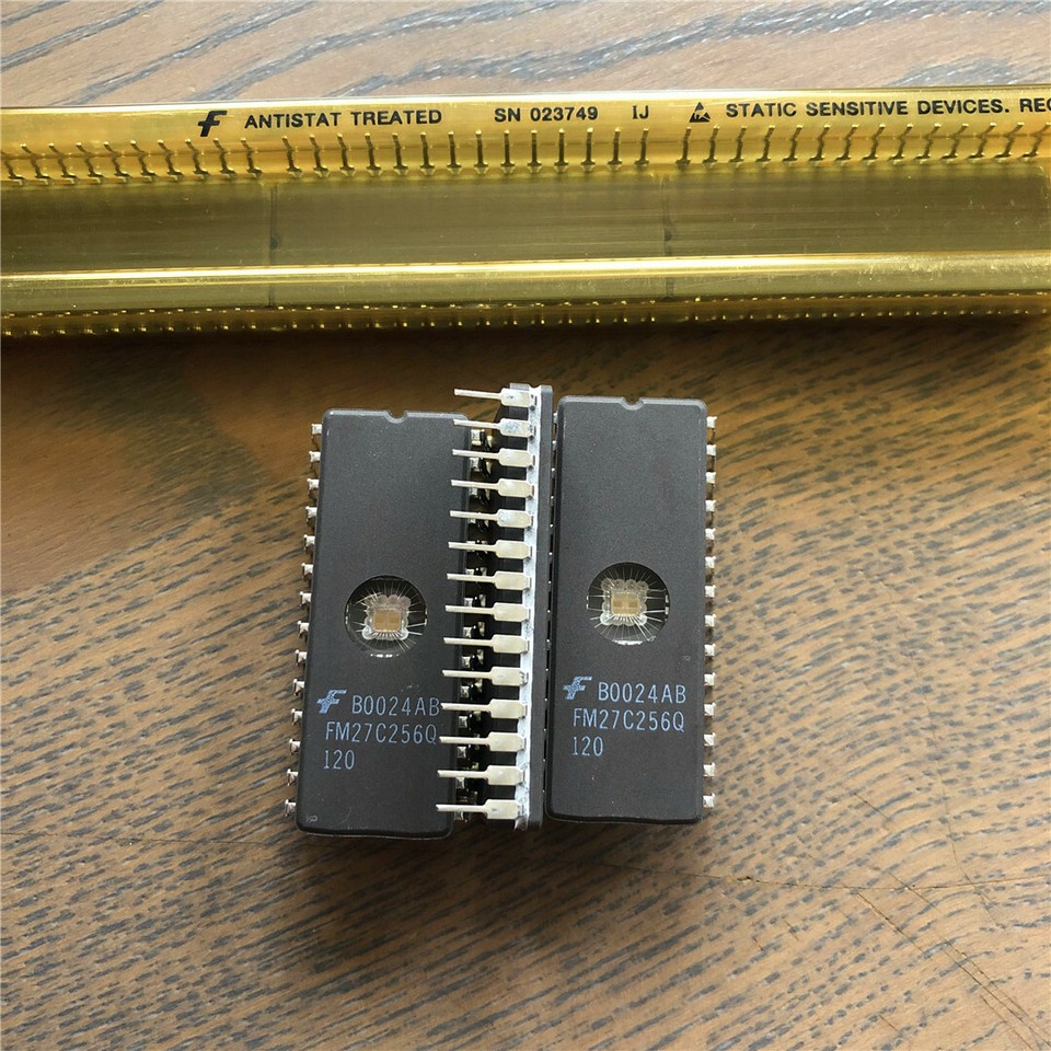 Mémoire EPROM STMicroelectronics M27256F1 DIP-28 32Kx8 - Composant électronique Neuf