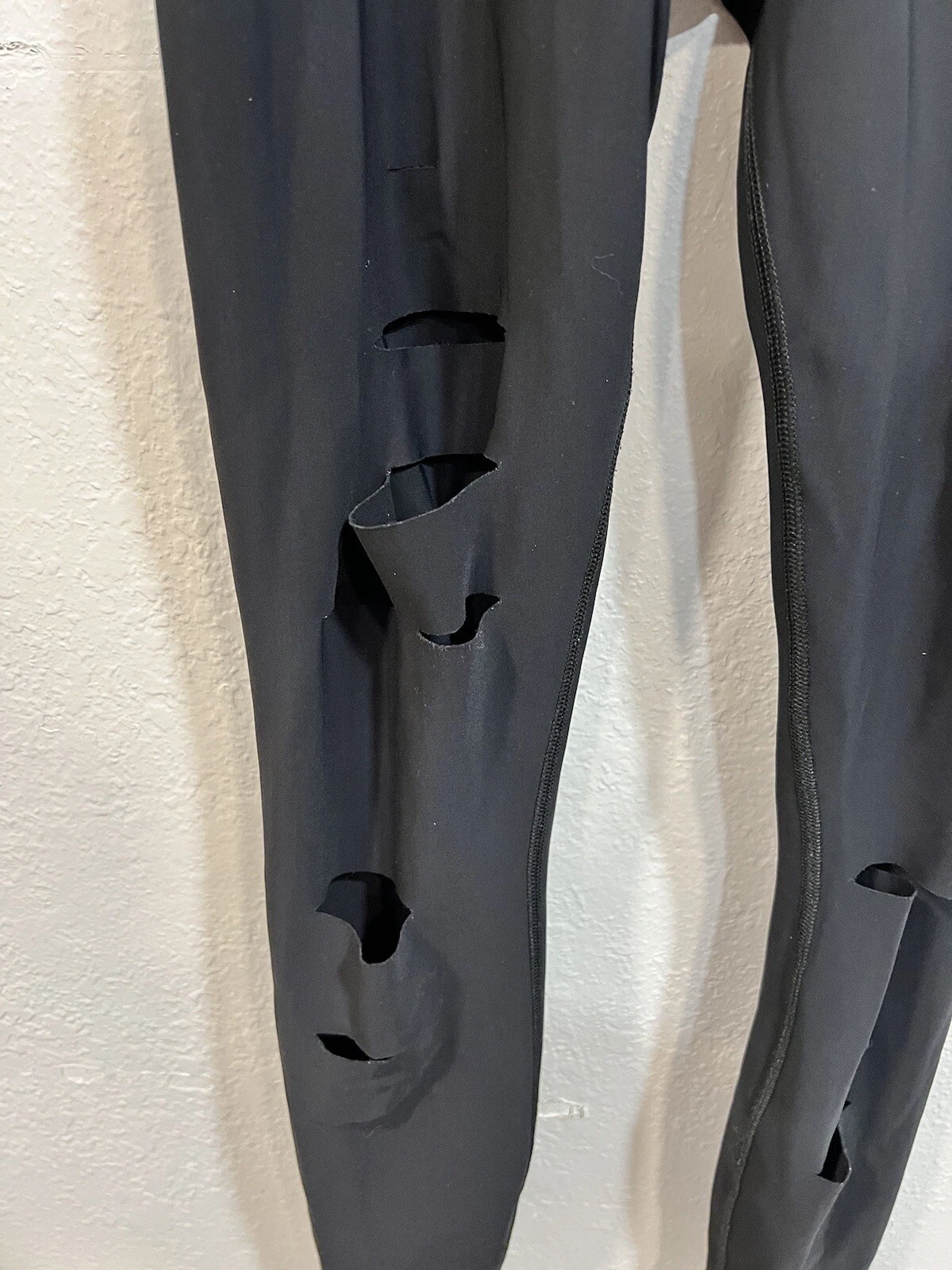 alo-yoga high waist ripped warrior leggings