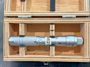 Mitutoyo 368-806- Three-point internal micrometer, 0.8 to 1.0 inch Range