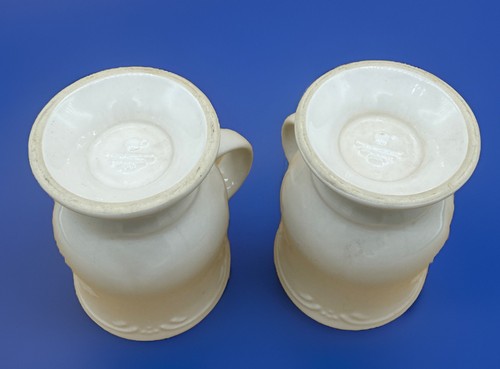 Tazas de pedastal blancas Pfaltzgraff Filligree, acabado brillante. Juego de 2 retirados - Imagen 3 de 3
