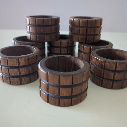 Set Of 8 Vintage Carved Wood Napkin Rings Made In Taiwan Wooden